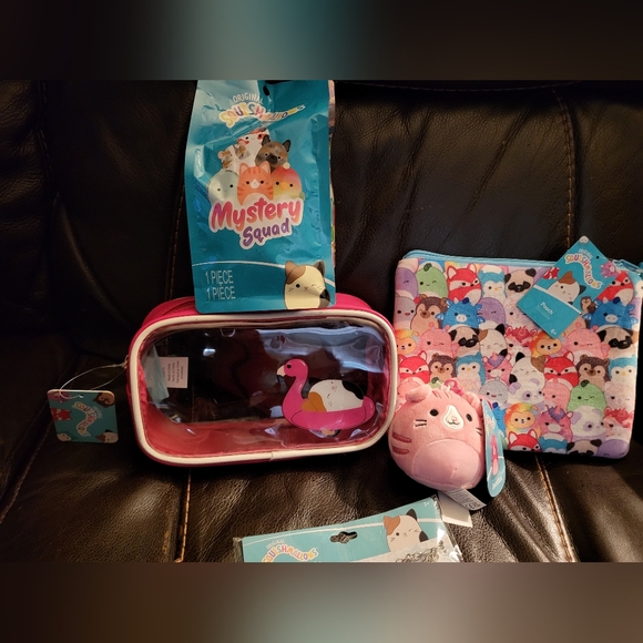 Squishmallows Set of 5. Mystery Bag, Pencil Pouches, Cat Clip, Bracelet + 1 Gift - Picture 4 of 9
